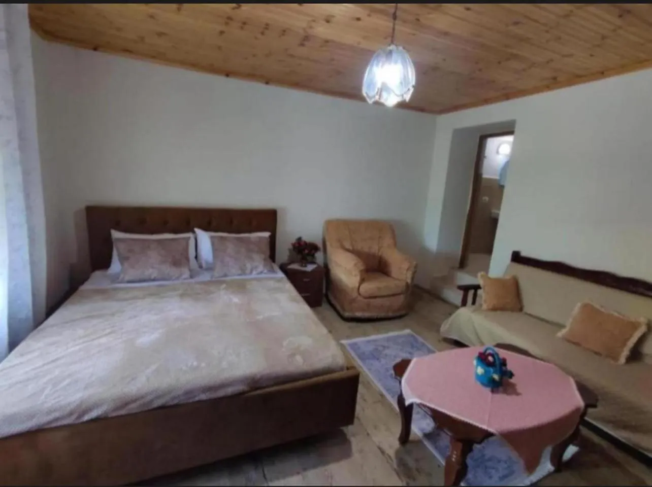 Pensión Hotel Gest House Felau Përmet